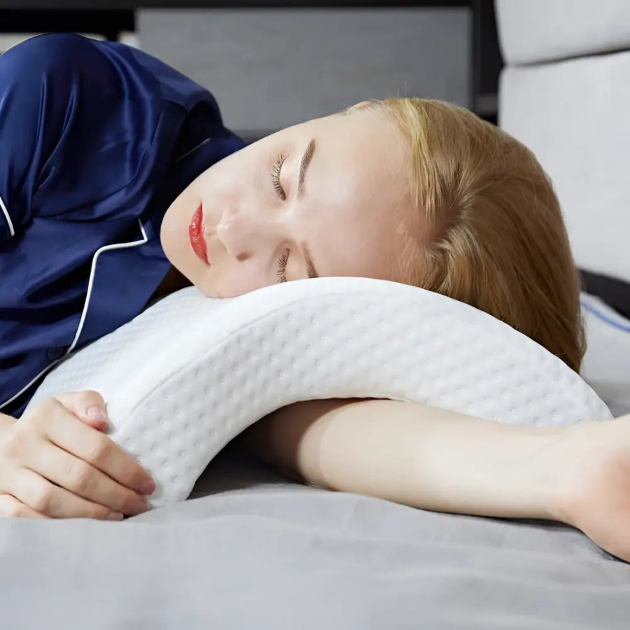 Memory-Schaumstoff-Kissen mit gebogener Form für den Arm