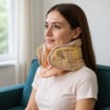 Teilsteife aufblasbare Nackenstütze, die um den Hals gelegt wird